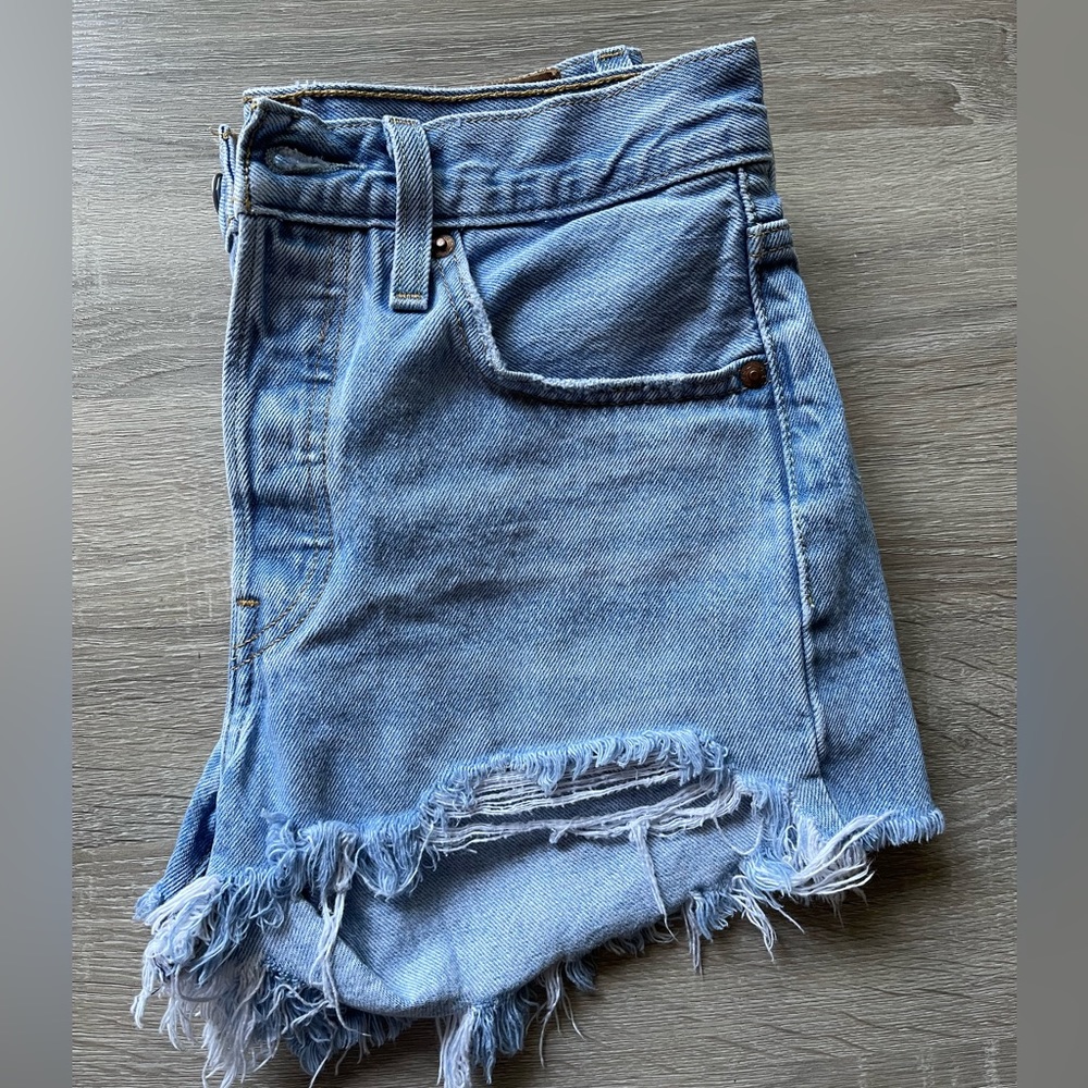 Levi 501 Shorts - Picture 3 of 5